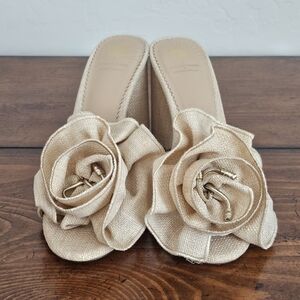 ANTONIO MELANI Cream/Tan Floral Embelishment Mules/Shoes Women's Size 7 & 9.5